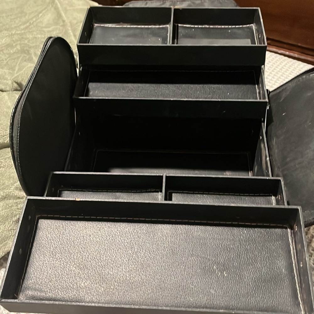 Makeup Train - Picture 2 of 4